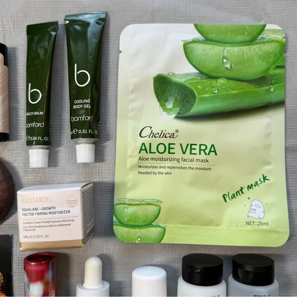 HP 💚 13-piece Skincare Beauty Bundle: Samples, makeup, mask + MORE! - Picture 4 of 5